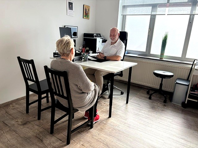 Ärztliches Gespräch mit einer Patientin in der Ordination Kindberg