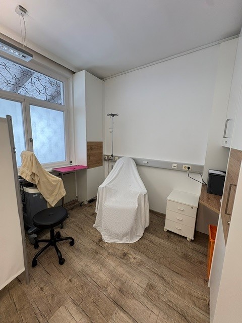Raum für Therapieeinheiten und Erste Hilfe